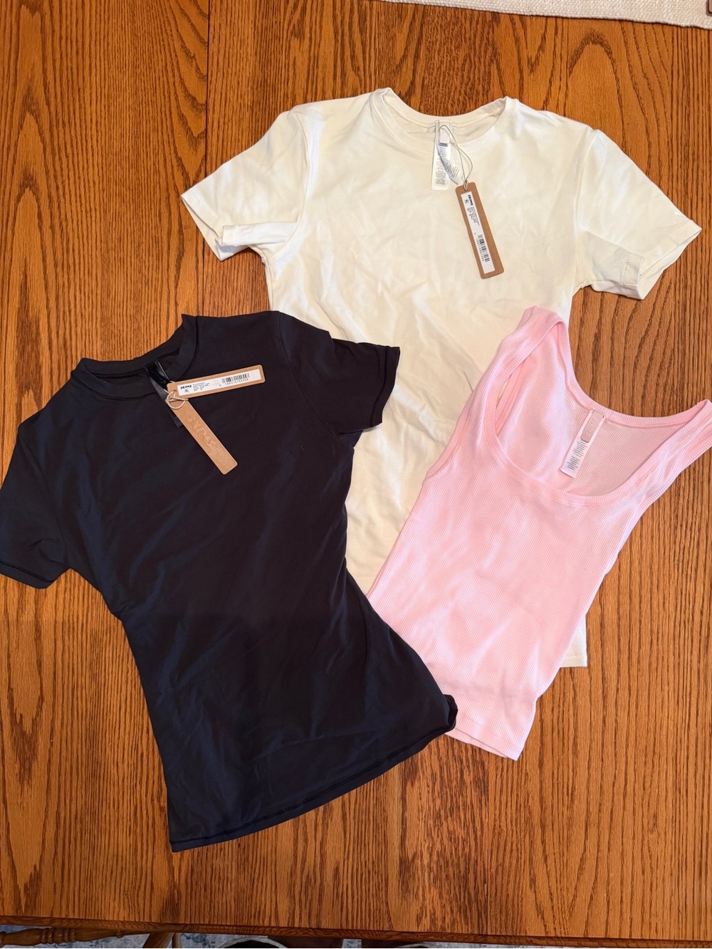SKIMS XS Top Lot